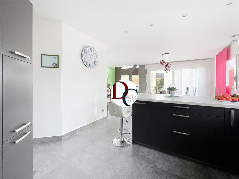 Maison - 210 m² - 6 pièces