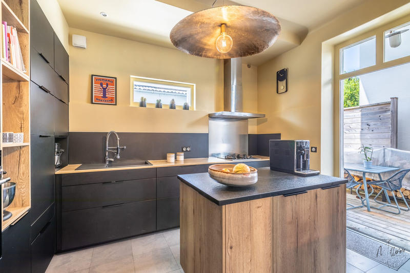 Maison - 270 m² - 7 pièces