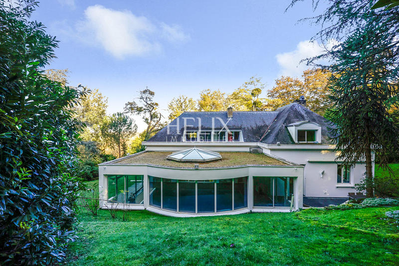 Maison - 410 m² - 10 pièces