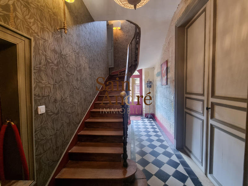 Maison - 427 m² - 13 pièces