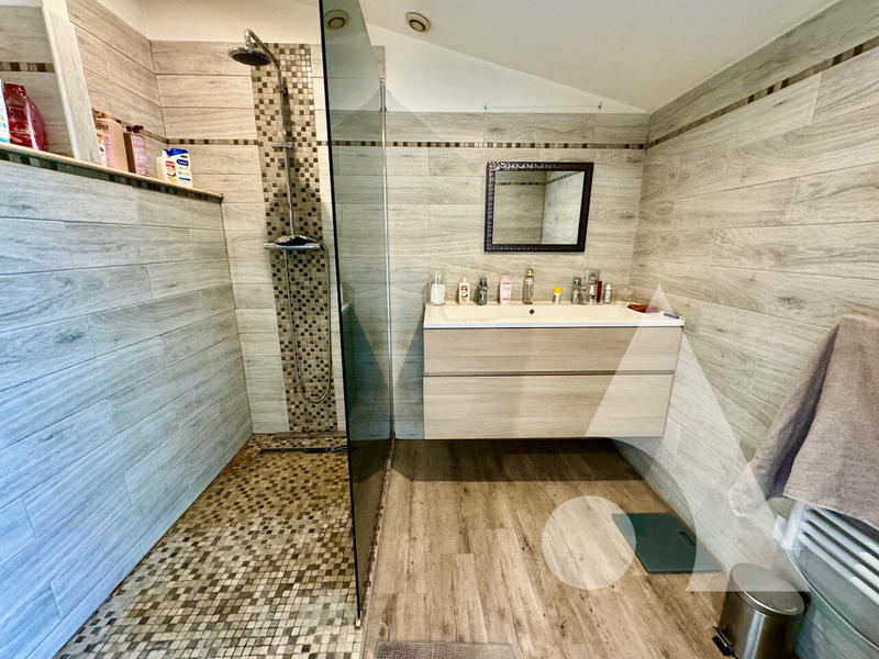 Maison - 568 m² - 12 pièces