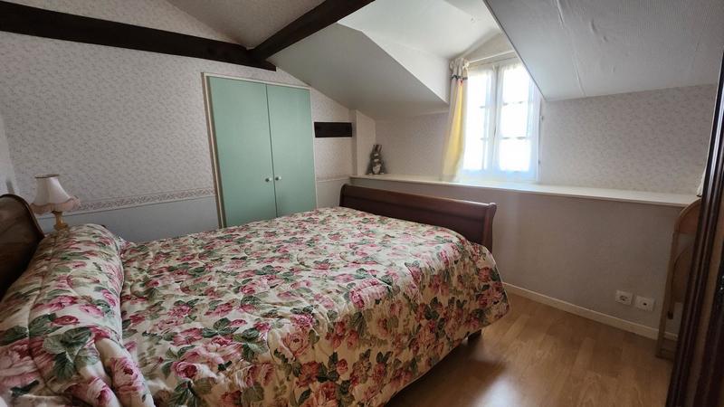 Maison - 270 m² - 16 pièces