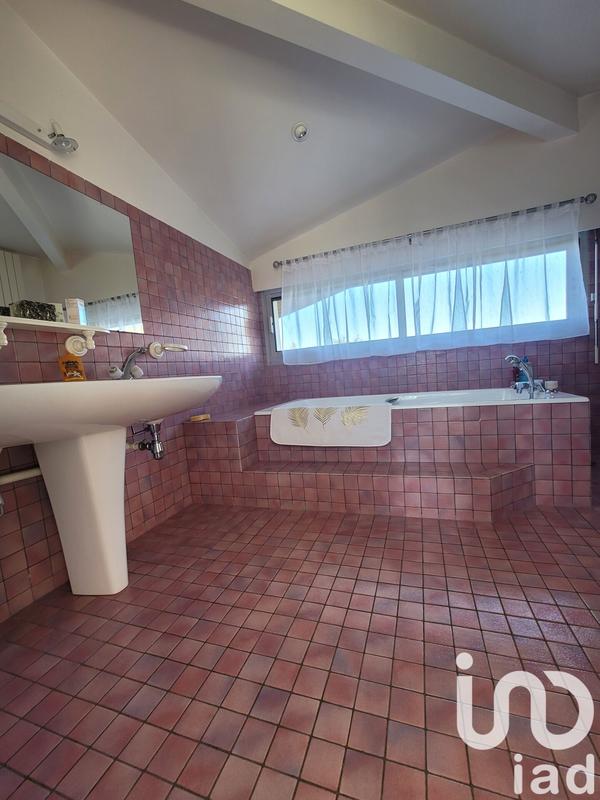 Maison - 280 m² - 9 pièces