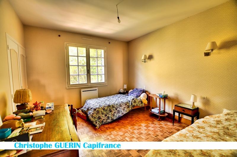 Maison - 220 m² - 10 pièces