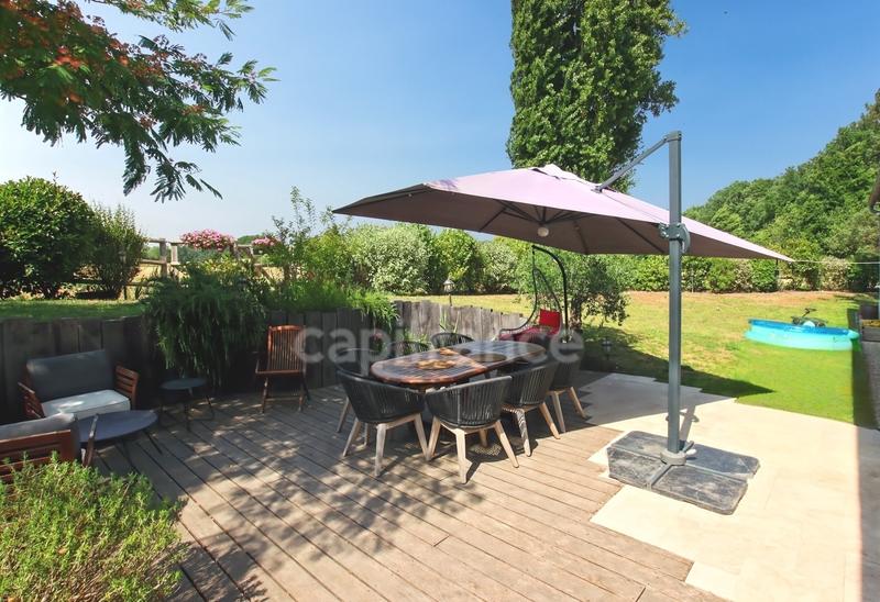 Maison - 215 m² - 9 pièces