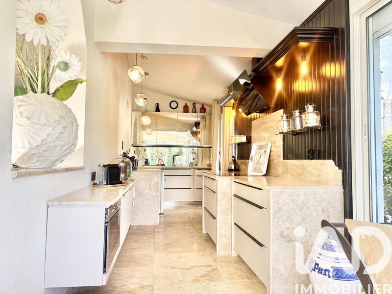 Maison - 200 m² - 7 pièces