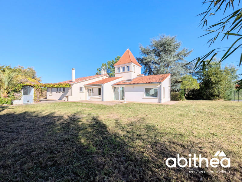 Maison - 180 m² - 8 pièces