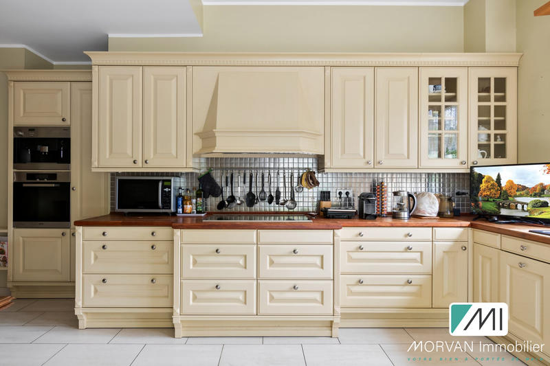 Maison - 365 m² - 12 pièces