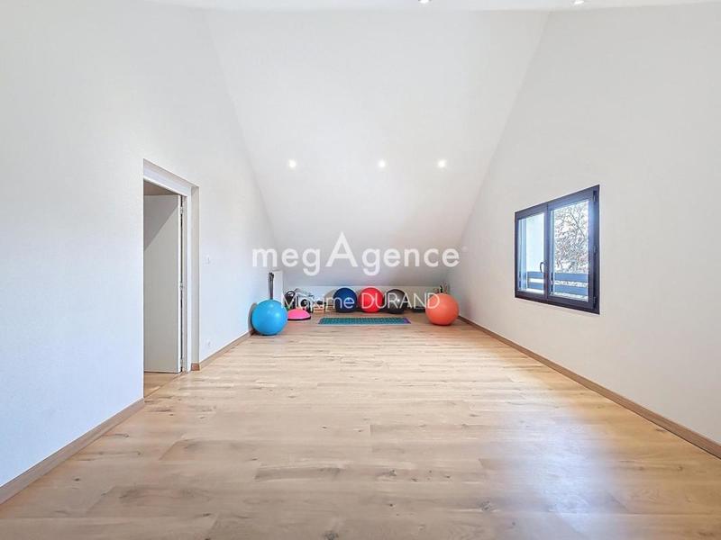 Maison - 273 m² - 10 pièces