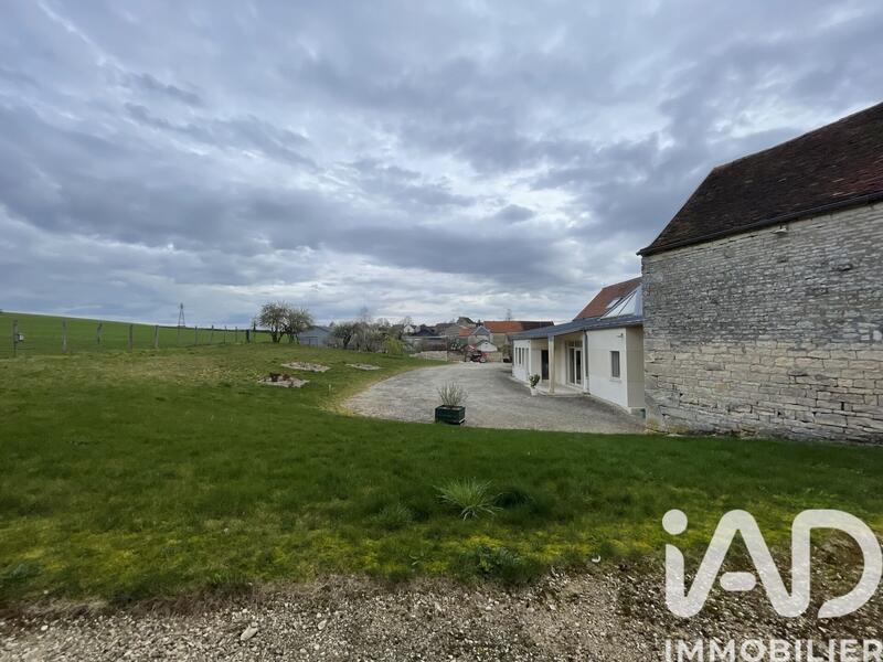 Maison - 267 m² - 8 pièces