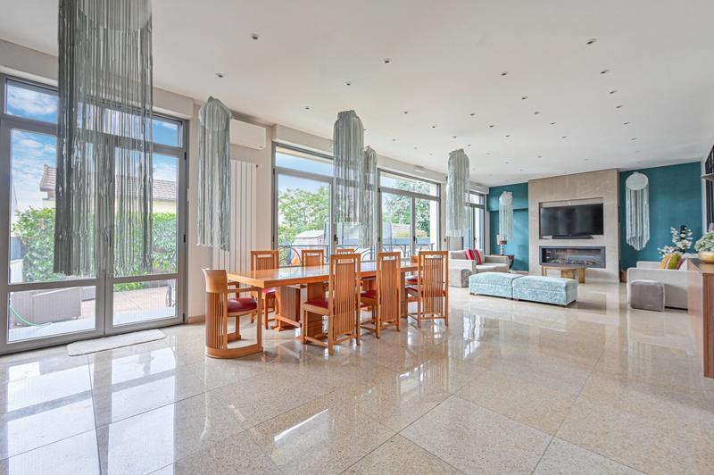 Maison contemporaine - 276 m² - 7 pièces