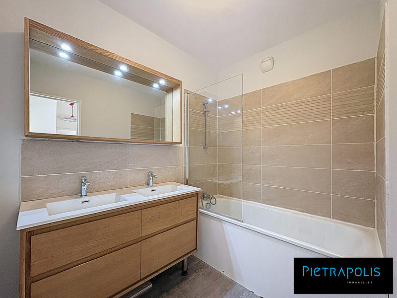 Appartement - 65 m² - 3 pièces