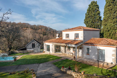 Maison - 196 m² - 6 pièces