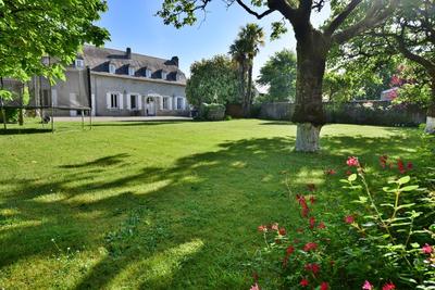 Maison - 313 m² - 8 pièces