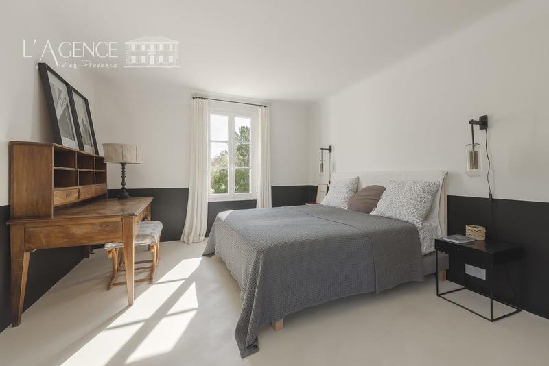 Maison - 380 m² - 9 pièces