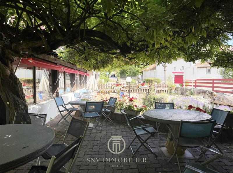 Maison - 285 m² - 8 pièces