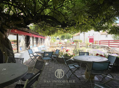 Maison - 285 m² - 8 pièces