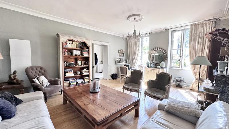 Maison bourgeoise - 330 m² - 9 pièces