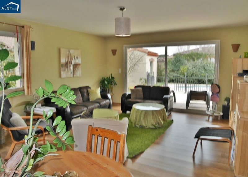 Villa - 192 m² - 8 pièces