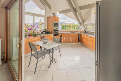 Maison - 270 m² - 12 pièces