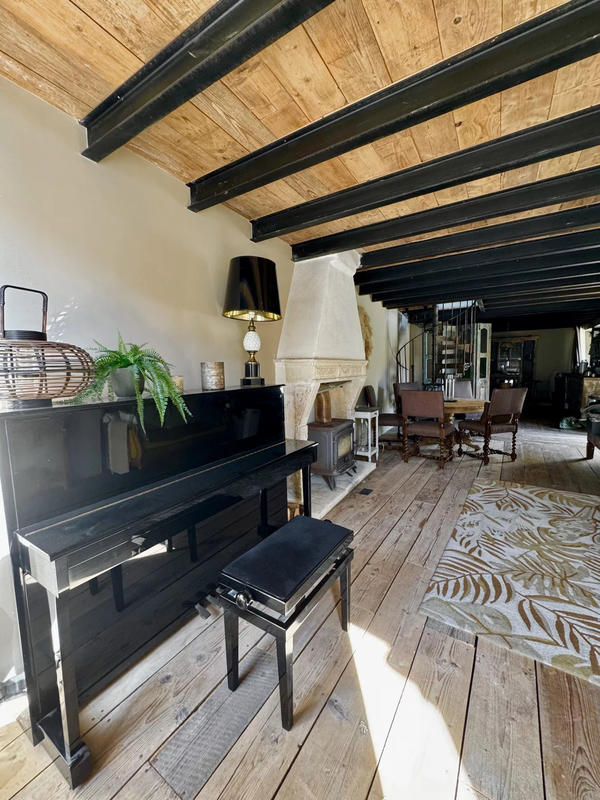 Maison traditionnelle - 252 m² - 7 pièces