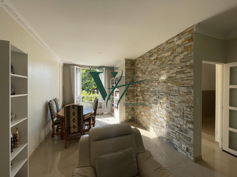 Maison traditionnelle - 147 m² - 9 pièces