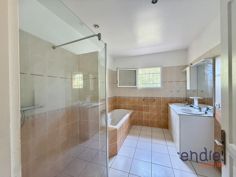 Maison - 140 m² - 6 pièces