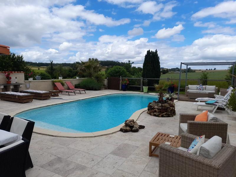 Maison traditionnelle - 232 m² - 8 pièces