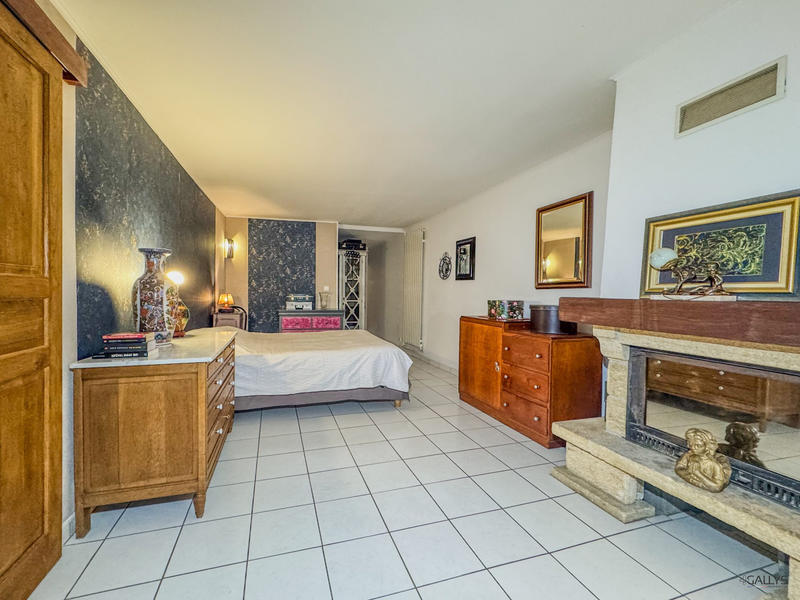 Maison - 256 m² - 8 pièces