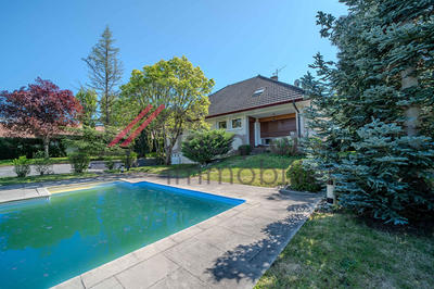 Maison - 192 m² - 6 pièces