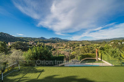 Maison - 249 m² - 7 pièces