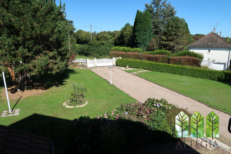 Maison - 400 m² - 7 pièces