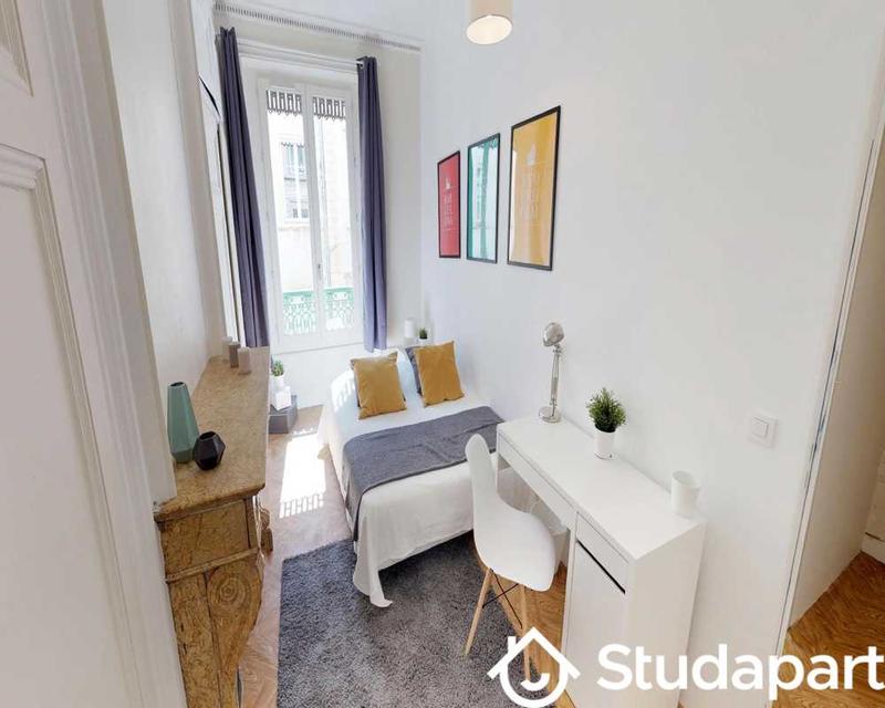 Chambre - 80 m² - 1 pièce