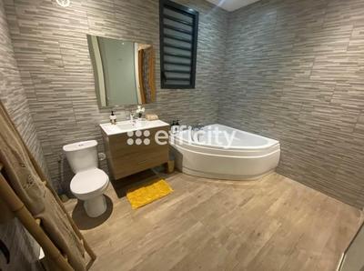 Maison - 301 m² - 12 pièces