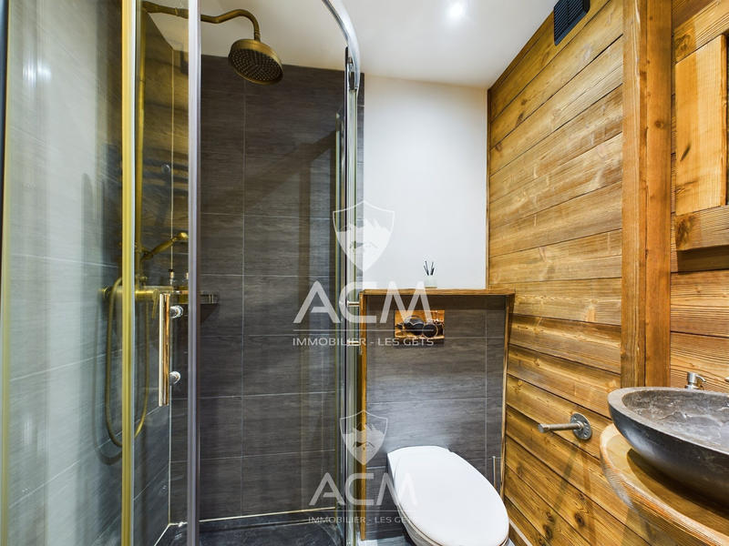 Châlet - 310 m² - 14 pièces