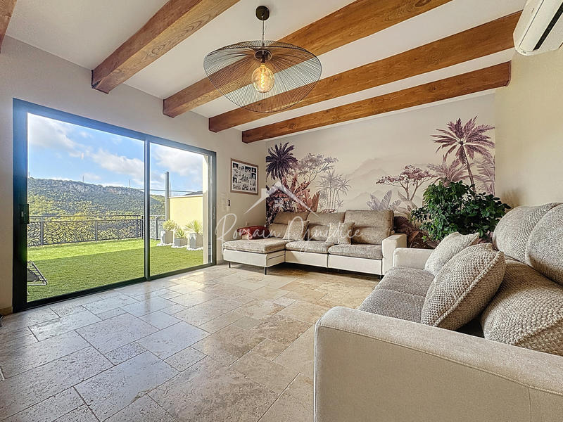 Propriété - 251 m² - 8 pièces