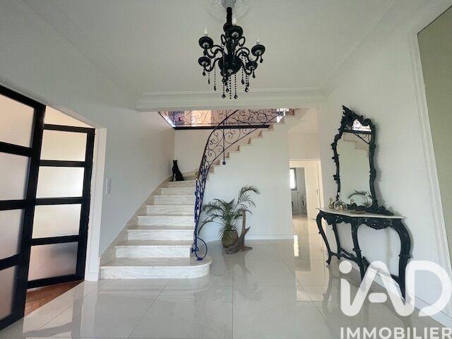 Maison - 290 m² - 8 pièces