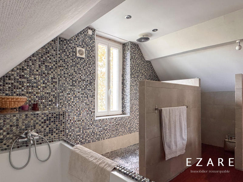 Maison - 211 m² - 9 pièces