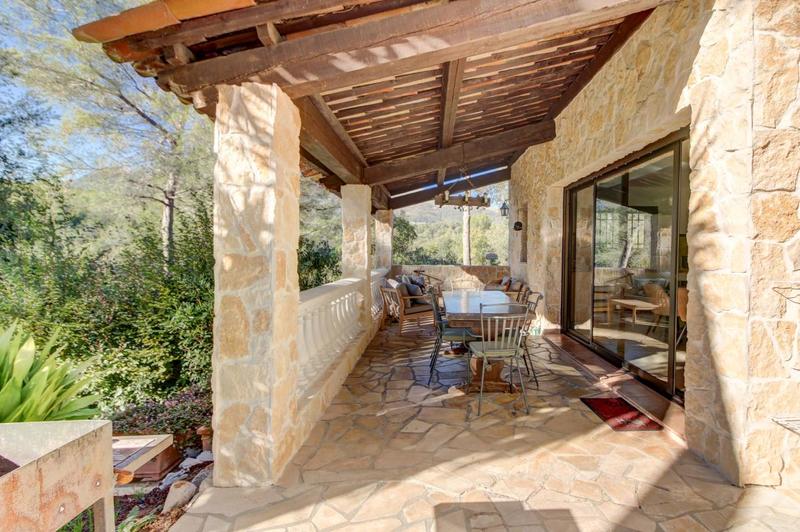 Propriété - 659 m² - 8 pièces