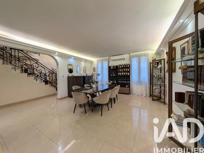 Maison - 329 m² - 7 pièces