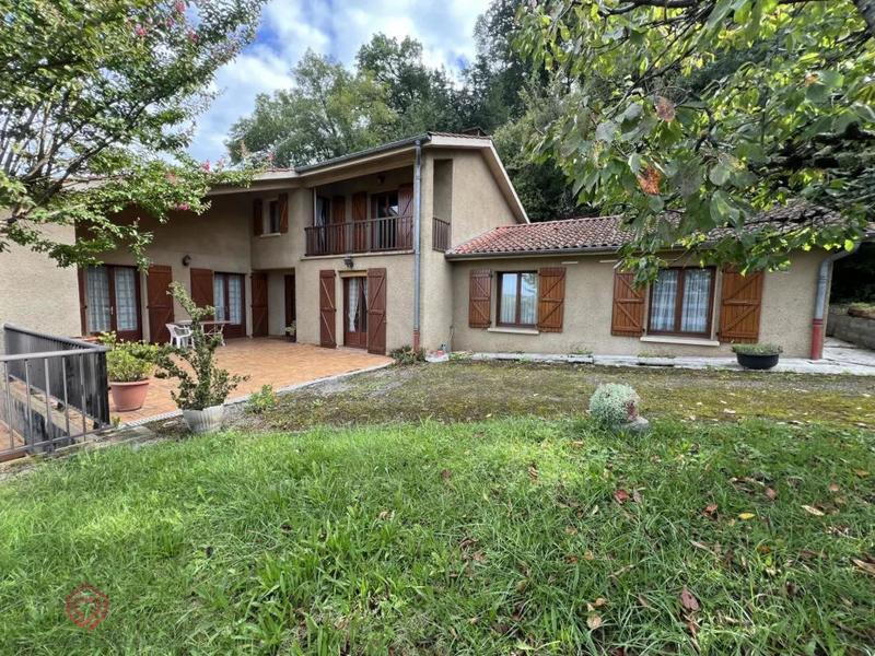 Maison - 221 m² - 8 pièces