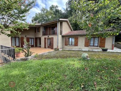 Maison - 221 m² - 8 pièces