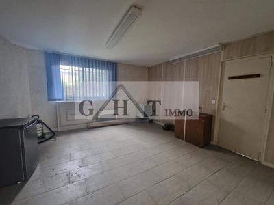 Entrepôt - 1 077 m²