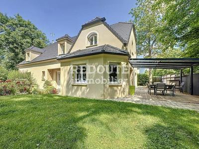 Maison - 260 m² - 7 pièces