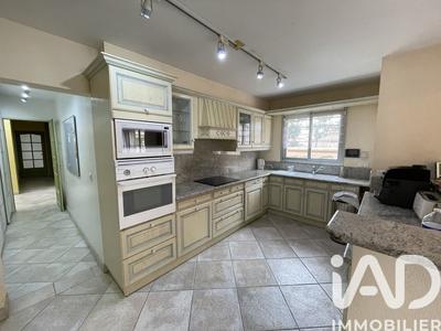 Maison - 240 m² - 9 pièces