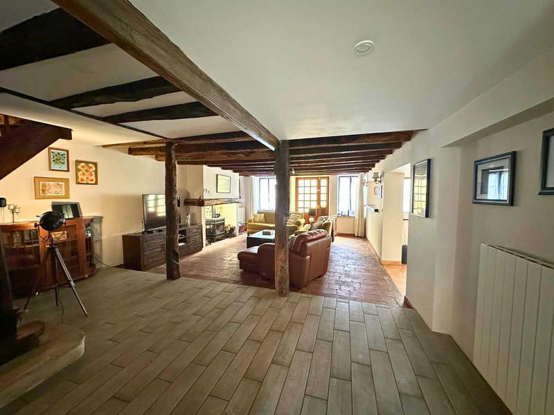 Maison - 239 m² - 8 pièces