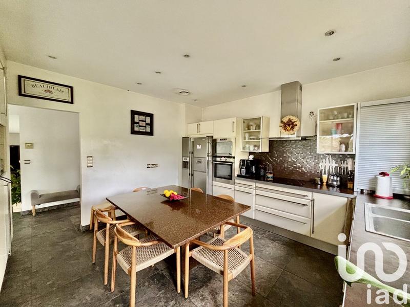 Maison - 250 m² - 8 pièces