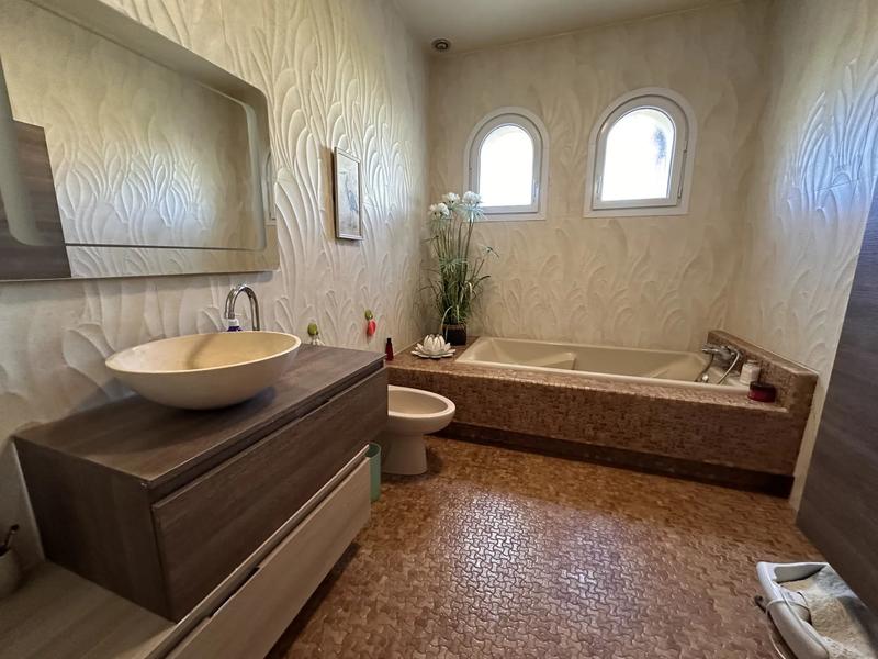 Maison - 210 m² - 9 pièces