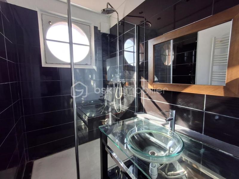 Loft - 65 m² - 3 pièces