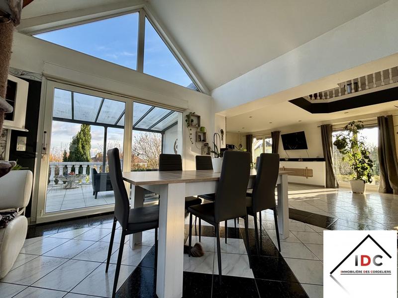 Maison - 166 m² - 6 pièces